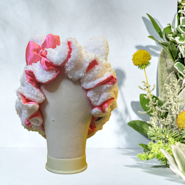 Soft satin-lined bonnet for women